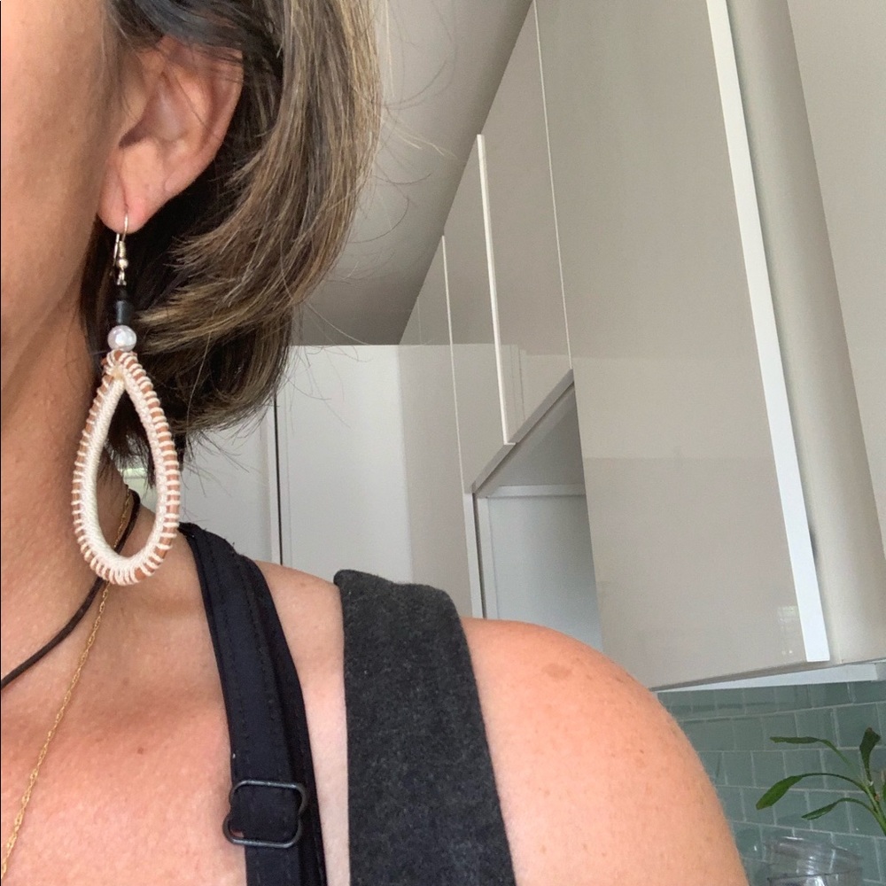 Loop shape earrings! - Picture 2 of 2